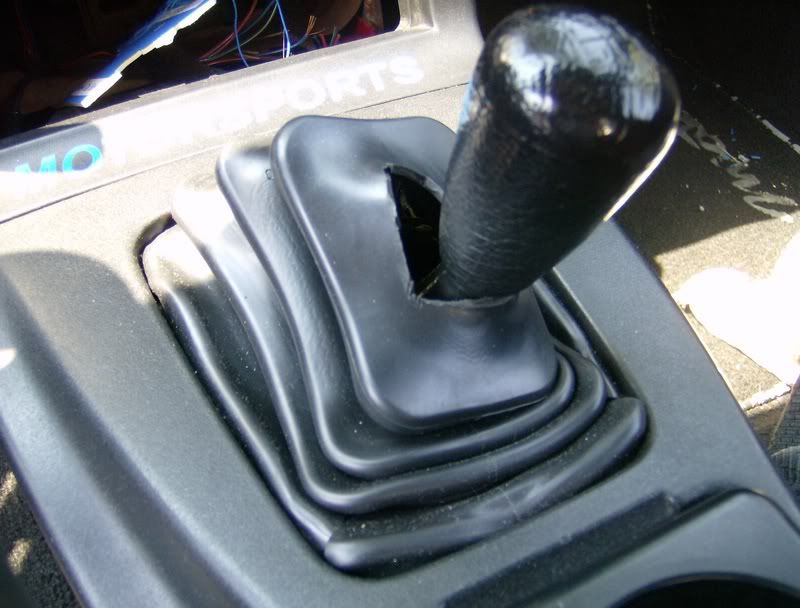 'accordion' style shift boot